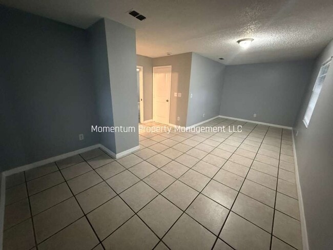Building Photo - 5/2 Home Available NOW!!!/ Apply FOR FREE