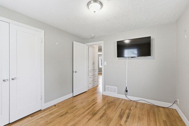 Building Photo - Modern & Cozy Spokane Retreat | Prime Location Near South Hill