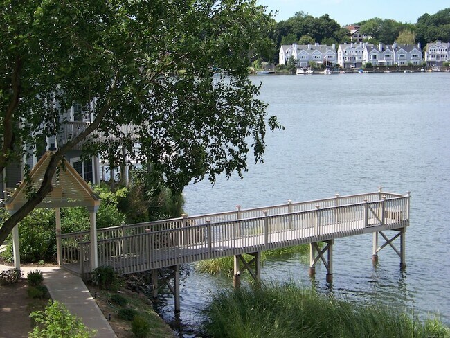 Building Photo - 764 Quinnipiac Ave