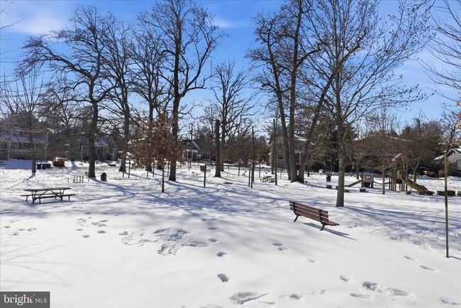 Building Photo - 511 N Fillmore St