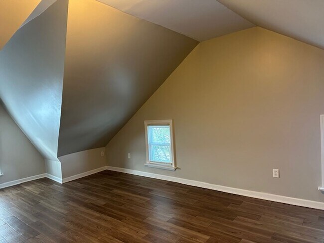 Building Photo - 142 S 29th St