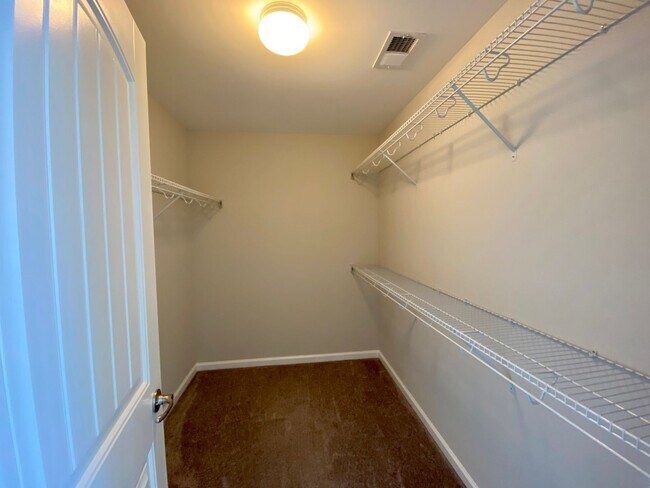 Building Photo - 3 bed/2.5 bath at end unit townhome in Berkeley Walk at Savannah Quarters with garage