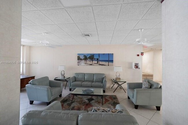 Building Photo - 3000 Riomar St