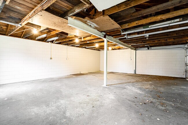 Building Photo - 8213 Nancy Ln