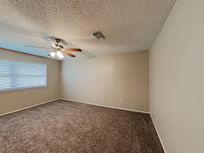 Building Photo - 2606 Elm Hollow St