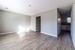 Building Photo - 732 S Candler St