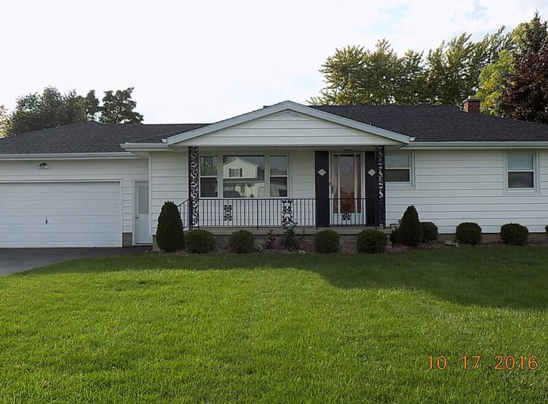 Primary Photo - 3186 Creek Rd
