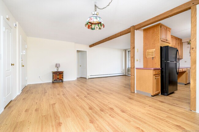 Building Photo - 65 Glenbrook Rd