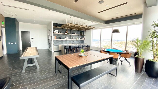 Building Photo - Nexus Condo 1B+1B+1 Den