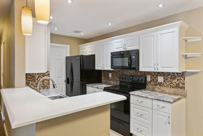 Building Photo - 2532 Grassy Point Dr