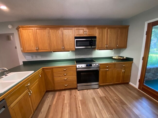 Building Photo - Dream Coastal Living in Neptune Beach!
