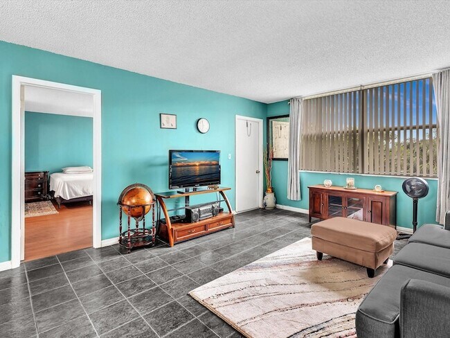 Building Photo - 6570 Royal Palm Blvd