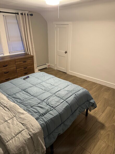 Building Photo - 66 Maplewood Ave