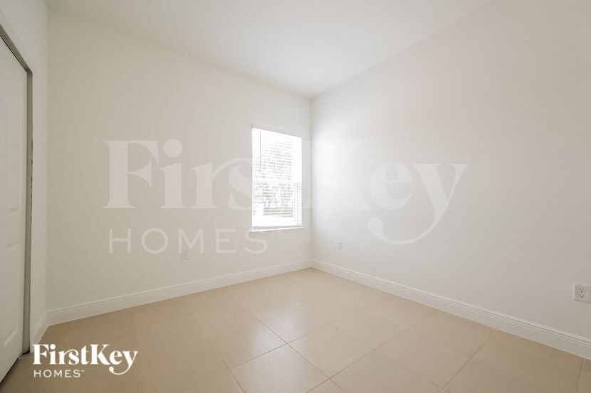 Building Photo - 318 W Aster Ct