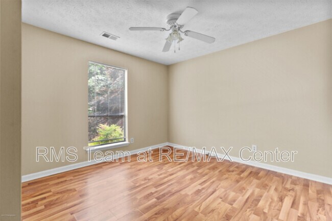 Building Photo - 625 Oxford Hall Dr SW