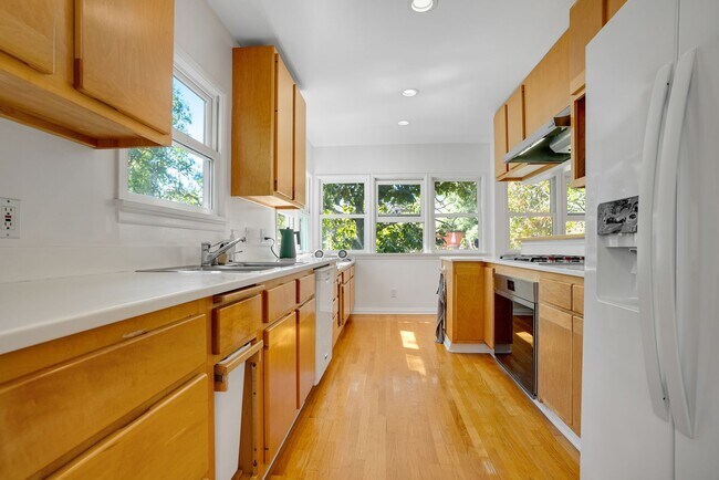 Building Photo - Charming Mid-Century Home for Lease in Pasadena’s San Rafael Hills