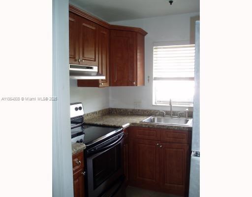 Building Photo - 1300 Moffett St