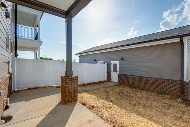 Building Photo - 413 Ronan Way
