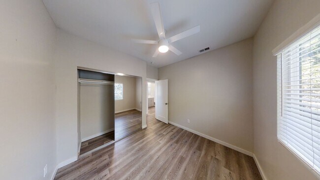 Building Photo - 4BD/2BA on Tipton!