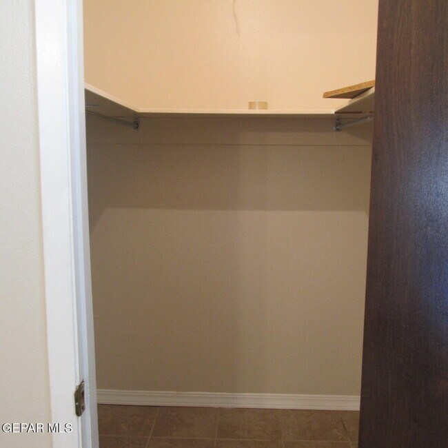Building Photo - 2933 Wedgewood Dr