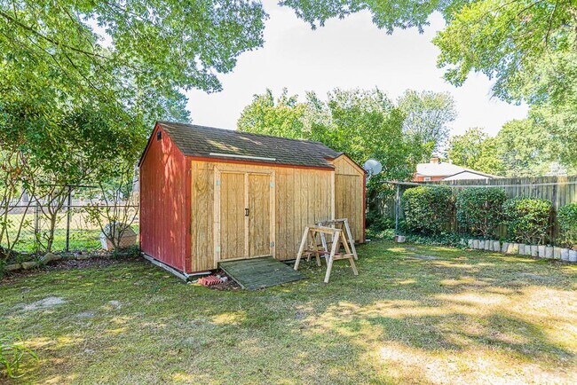 Building Photo - 8302 Colebrook Rd