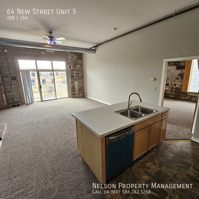 Building Photo - 64 New St