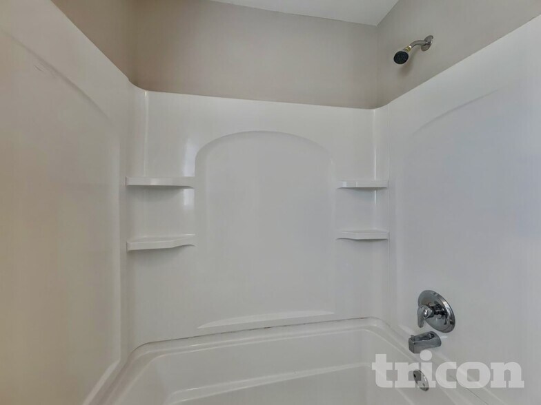 Building Photo - 500 Sunray Dr