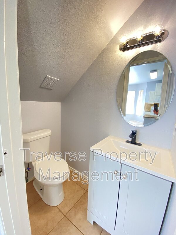 Building Photo - 4150 Briar Hill Dr