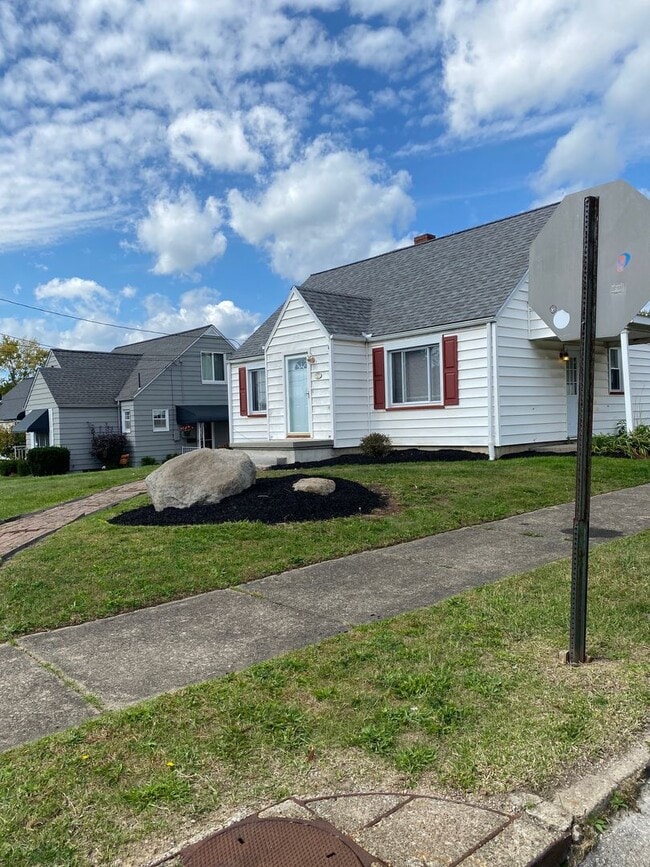 Building Photo - 422 Churchill Rd