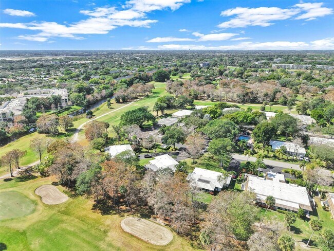 Building Photo - 820 E Cypress Ln