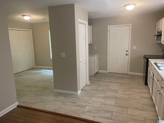 Building Photo - 288 Smith Ln