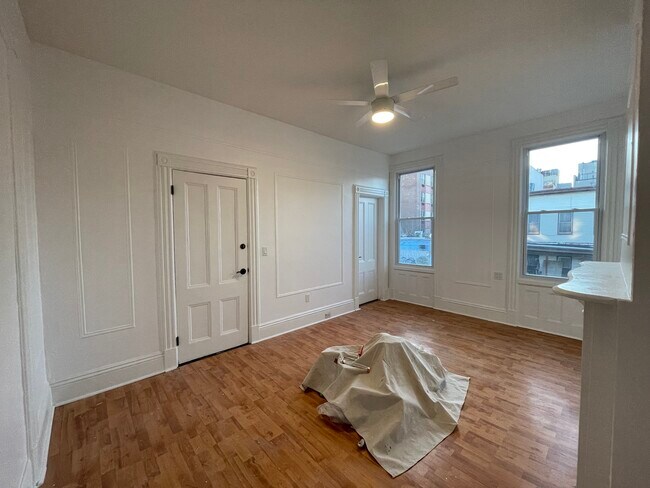 Room 2 - 12 Suydam St