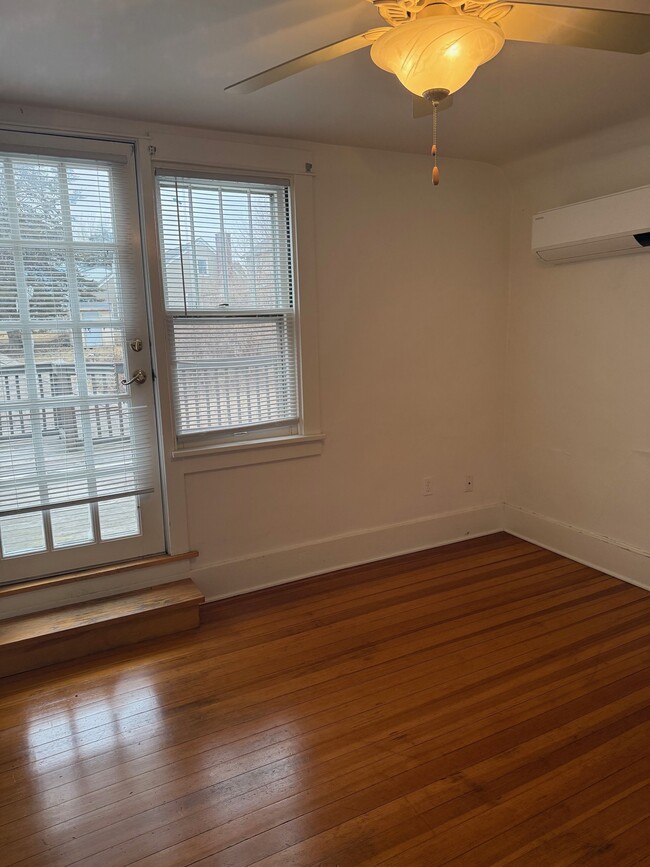 Bedroom leading to deck - 1037 Rush St