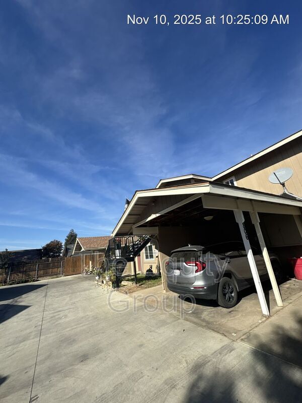 Building Photo - 806 Monarch Cir