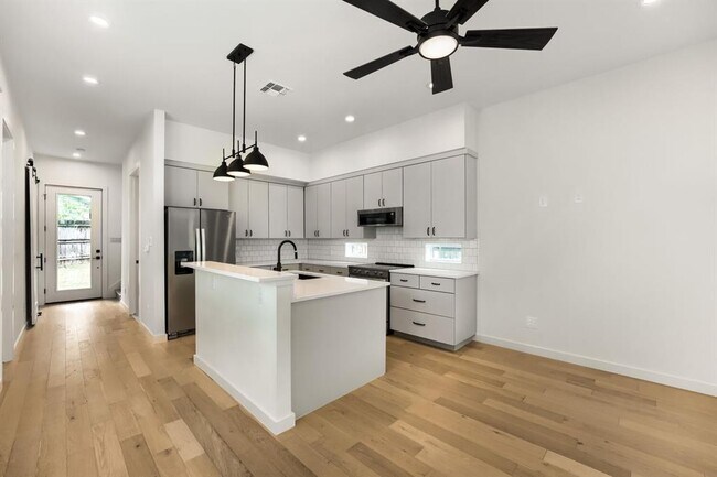 Building Photo - 3204 Overcup Oak Dr