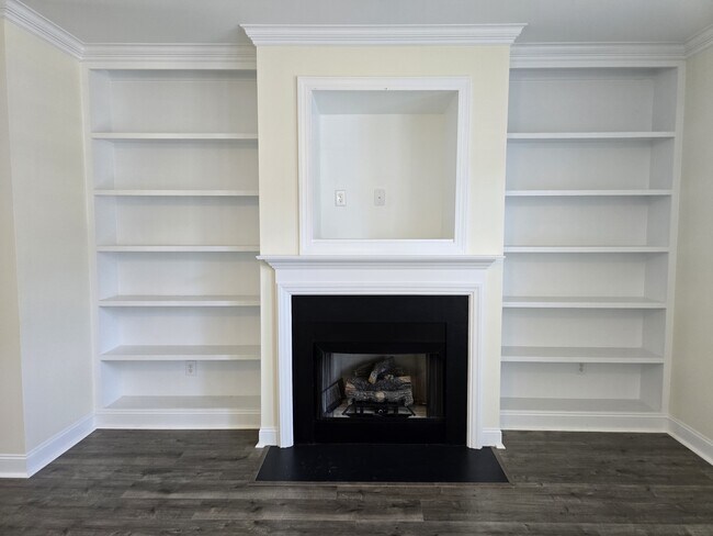 Building Photo - 6 Viburnum Ln