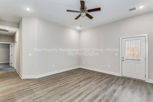 Building Photo - 3521 W 45th St S