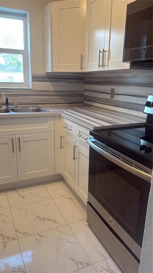 Building Photo - 3340 NW 13th Ave