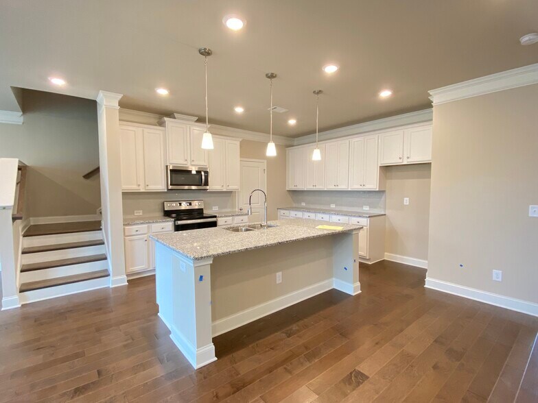 Building Photo - 2844 Weyhill Trl