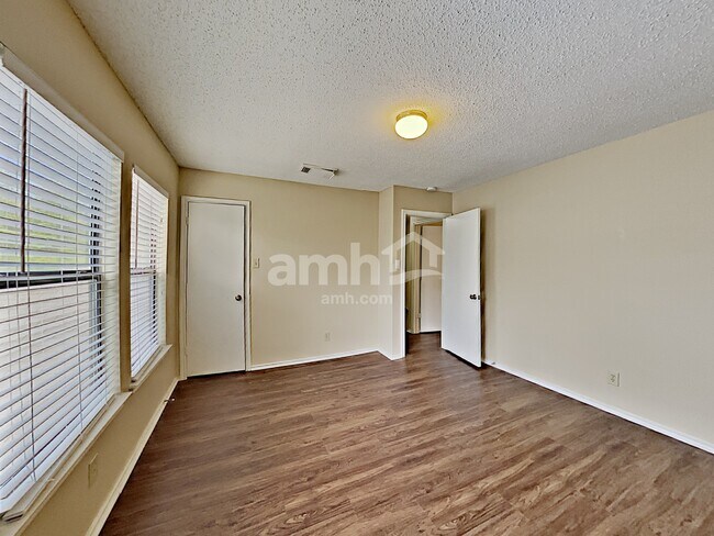 Building Photo - 8131 Cheryl Meadow Dr