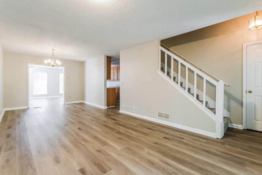 Building Photo - 4681 Woodglen Ct