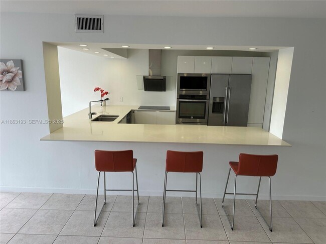 Building Photo - 400 Leslie Dr