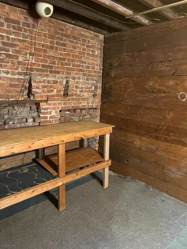 Building Photo - 136 E Main St