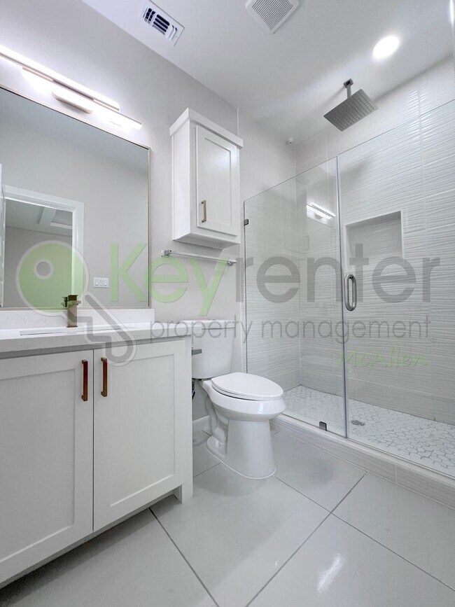 Building Photo - 2004 E 1st St