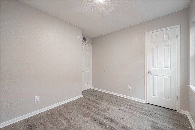 Building Photo - 15638 Schumann Ln