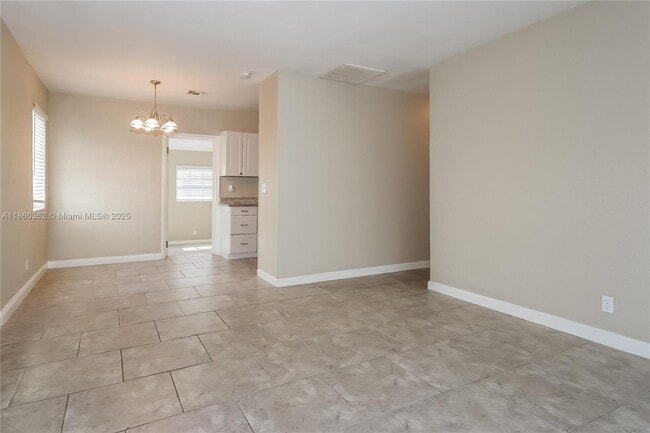 Building Photo - 1116 S 14th Ct