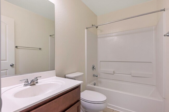 Building Photo - Charming 4 bedroom 3 bath Home in Gilbert!