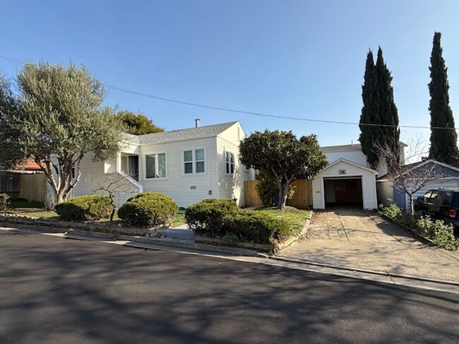 Building Photo - Lovely 3-Bedroom Vallejo Home with 1-Car G...