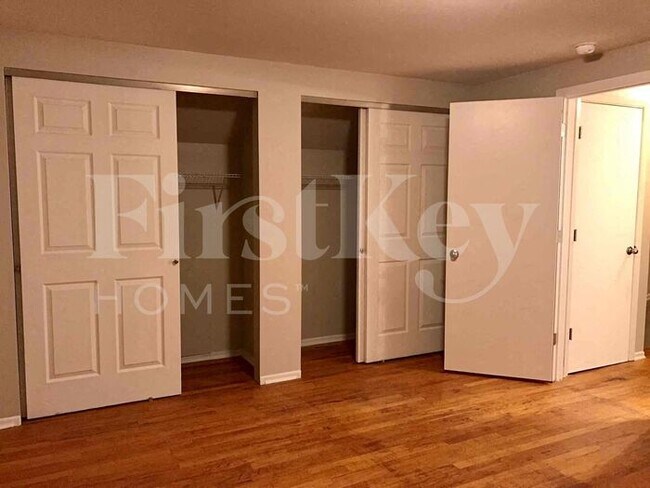 Building Photo - 2736 Sedan Dr