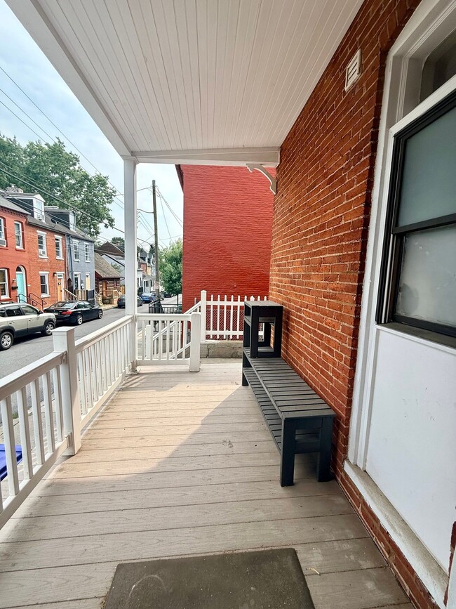 Building Photo - 326 S Christian St